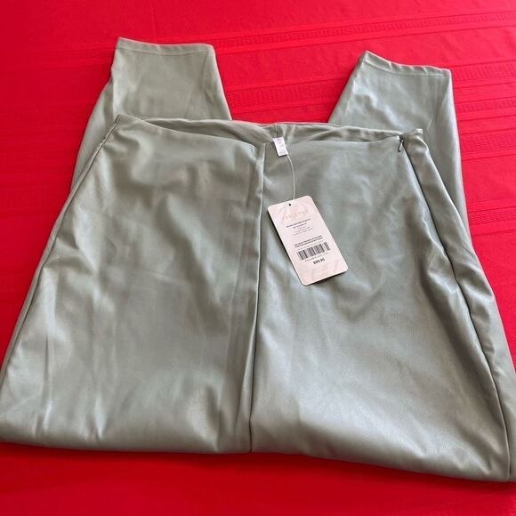NWT Fabletics Vegan High Rise Leather Leggings Size 1X 16-18 New - Picture 8 of 10